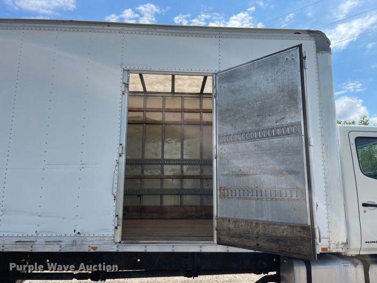 image for item KF9576 2008 Hino  box truck