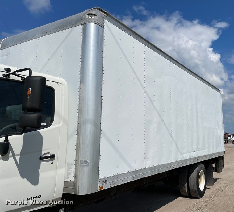 image for item KF9576 2008 Hino  box truck