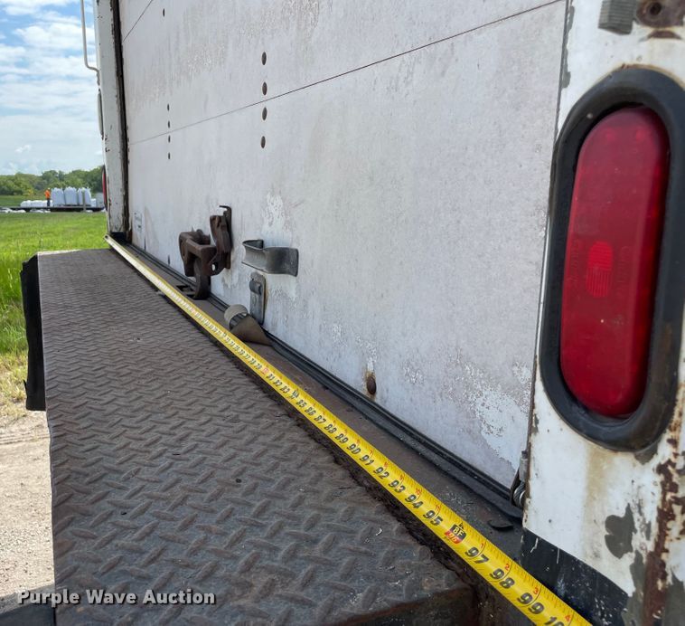 image for item KF9576 2008 Hino  box truck