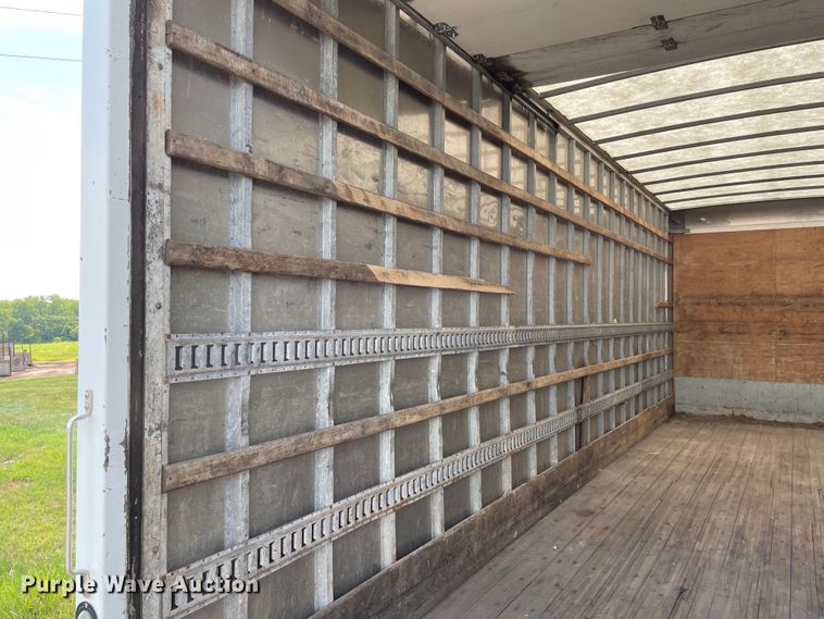 image for item KF9576 2008 Hino  box truck