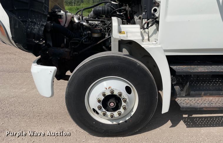 image for item KF9576 2008 Hino  box truck