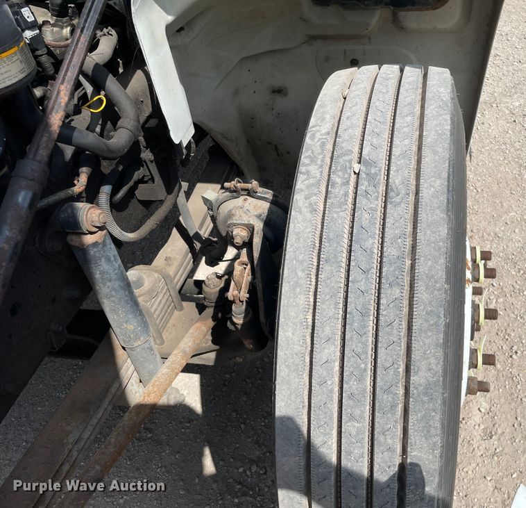 image for item KF9576 2008 Hino  box truck