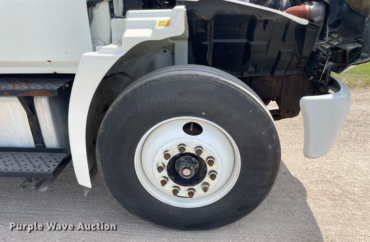 image for item KF9576 2008 Hino  box truck