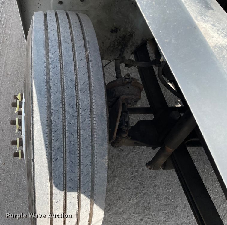 image for item KF9576 2008 Hino  box truck