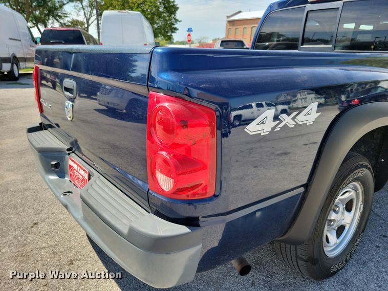 image for item KP9356 2006 Dodge Dakota  Club Cab pickup truck