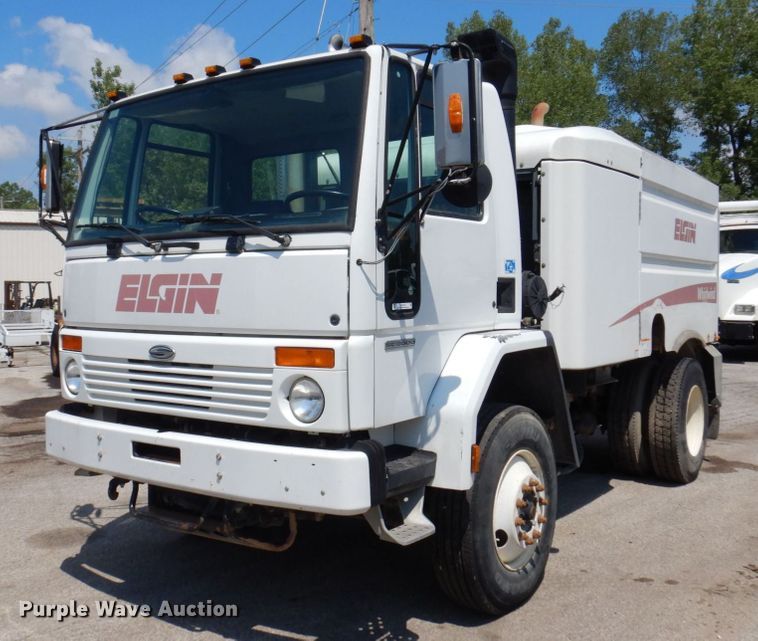 image for item KR9139 2005 Sterling SC8000  street sweeper truck