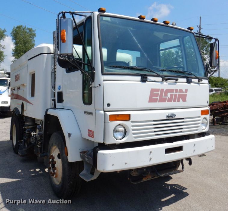 image for item KR9139 2005 Sterling SC8000  street sweeper truck