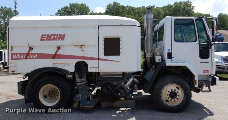 image for item KR9139 2005 Sterling SC8000  street sweeper truck