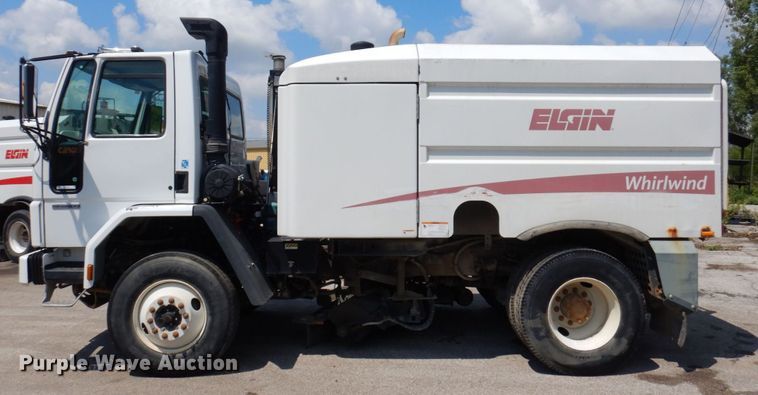 image for item KR9139 2005 Sterling SC8000  street sweeper truck