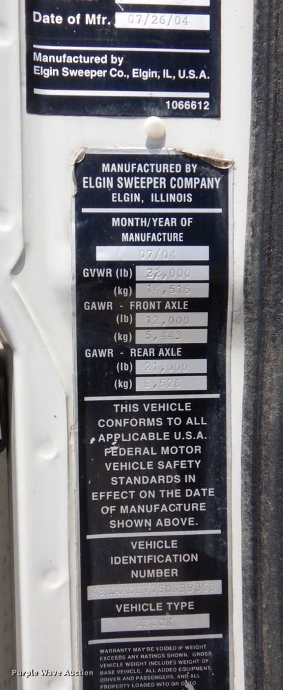 image for item KR9139 2005 Sterling SC8000  street sweeper truck