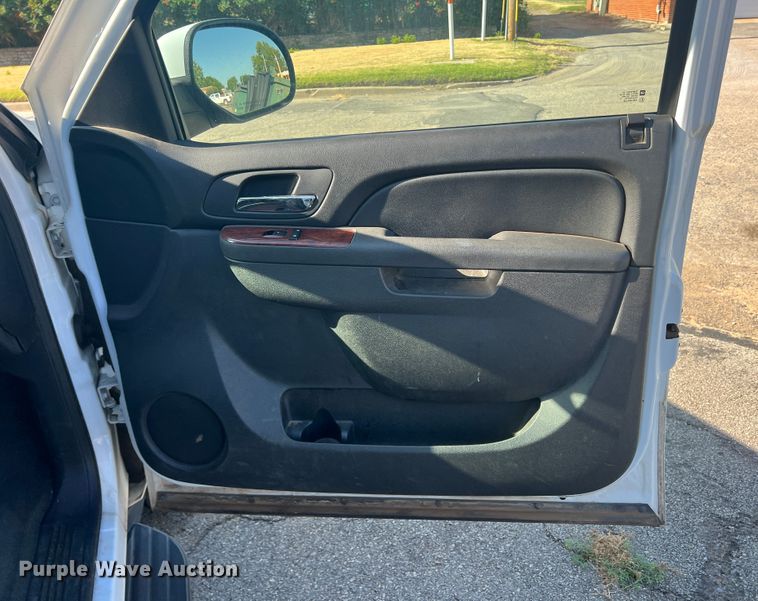 image for item LI9348 2011 Chevrolet Suburban  SUV