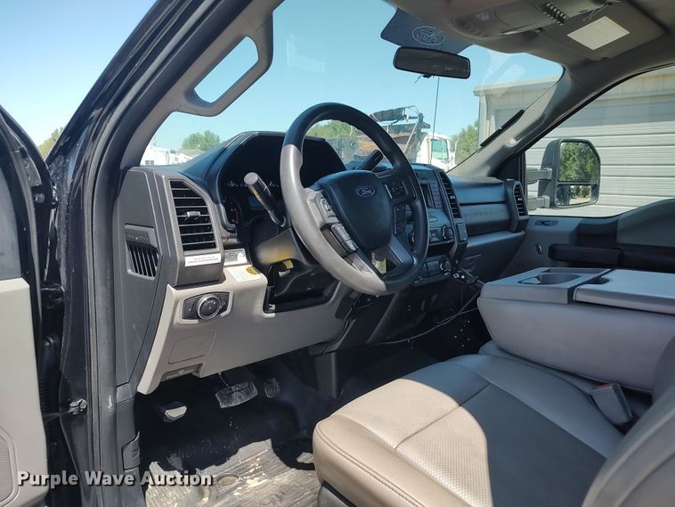 image for item LK9057 2019 Ford F450 Super Duty XL  utility / service truck