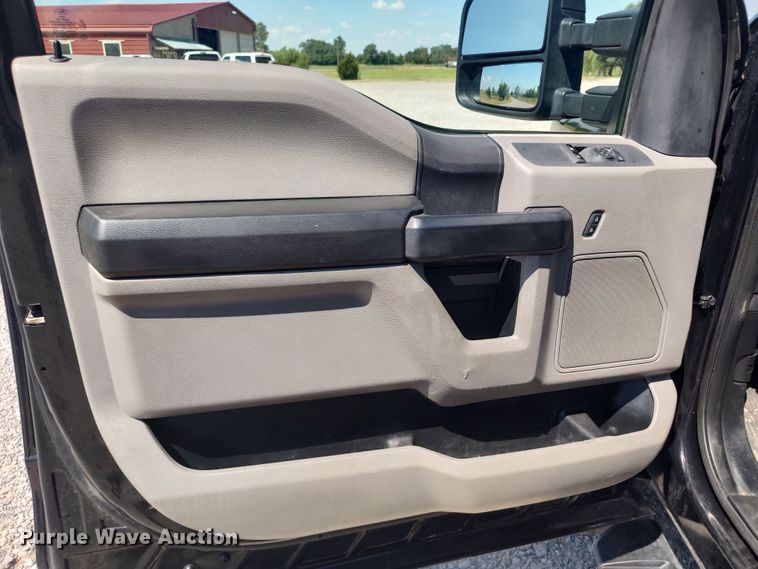 image for item LK9057 2019 Ford F450 Super Duty XL  utility / service truck