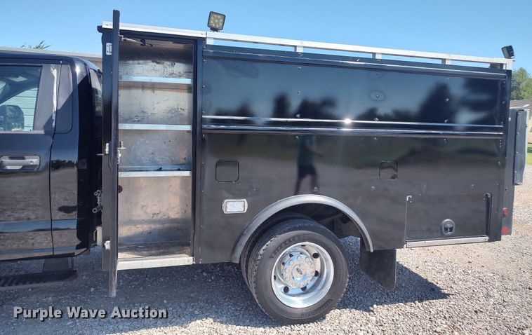 image for item LK9057 2019 Ford F450 Super Duty XL  utility / service truck