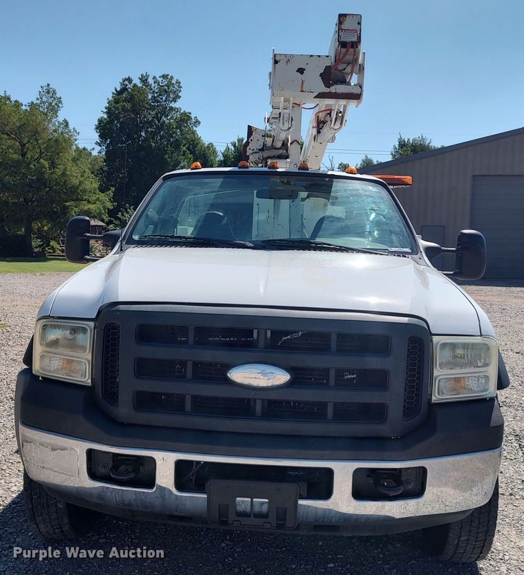 image for item LK9059 2007 Ford F550 Super Duty XL  bucket truck