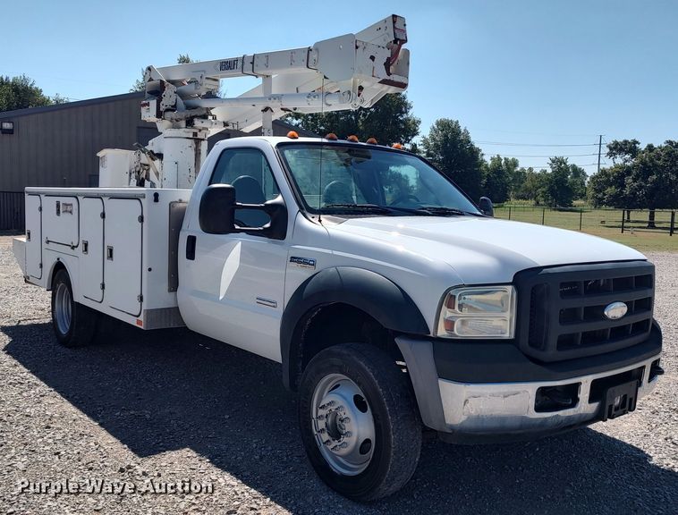 image for item LK9059 2007 Ford F550 Super Duty XL  bucket truck