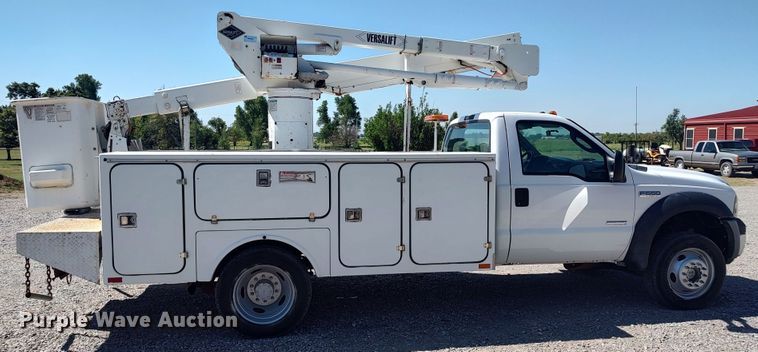 image for item LK9059 2007 Ford F550 Super Duty XL  bucket truck
