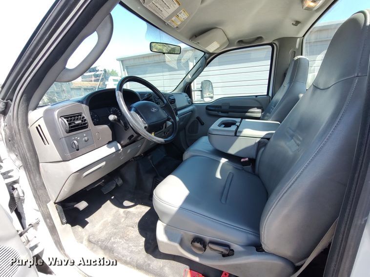 image for item LK9059 2007 Ford F550 Super Duty XL  bucket truck