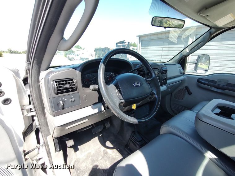 image for item LK9059 2007 Ford F550 Super Duty XL  bucket truck