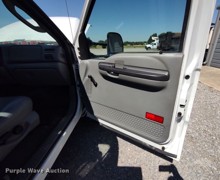 image for item LK9059 2007 Ford F550 Super Duty XL  bucket truck