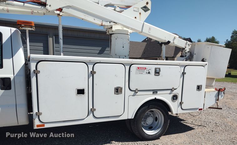 image for item LK9059 2007 Ford F550 Super Duty XL  bucket truck