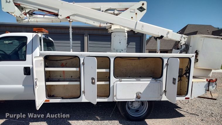 image for item LK9059 2007 Ford F550 Super Duty XL  bucket truck