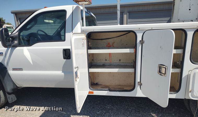 image for item LK9059 2007 Ford F550 Super Duty XL  bucket truck