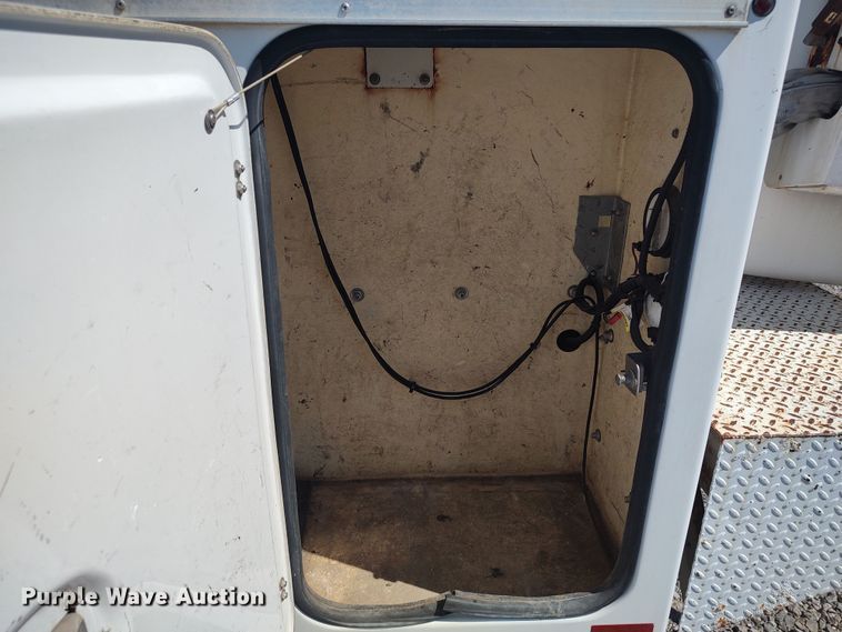 image for item LK9059 2007 Ford F550 Super Duty XL  bucket truck