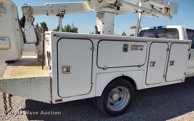 image for item LK9059 2007 Ford F550 Super Duty XL  bucket truck