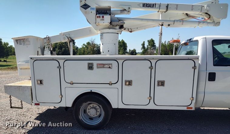 image for item LK9059 2007 Ford F550 Super Duty XL  bucket truck