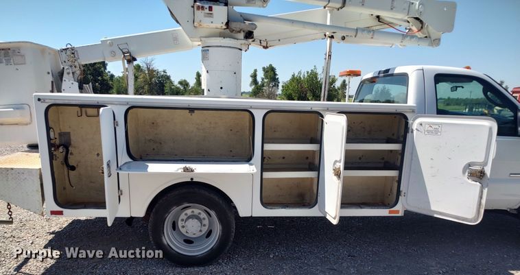 image for item LK9059 2007 Ford F550 Super Duty XL  bucket truck