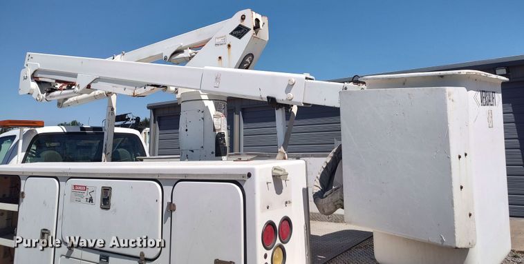image for item LK9059 2007 Ford F550 Super Duty XL  bucket truck