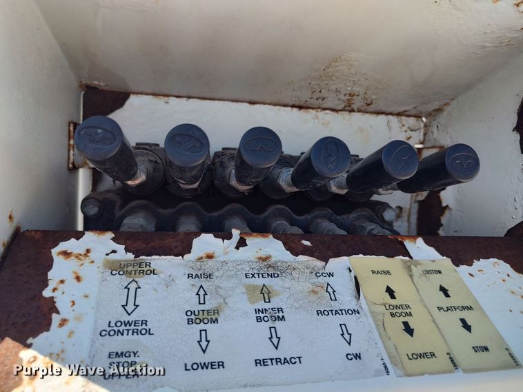 image for item LK9059 2007 Ford F550 Super Duty XL  bucket truck