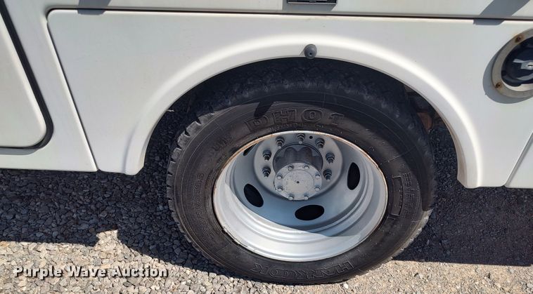 image for item LK9059 2007 Ford F550 Super Duty XL  bucket truck