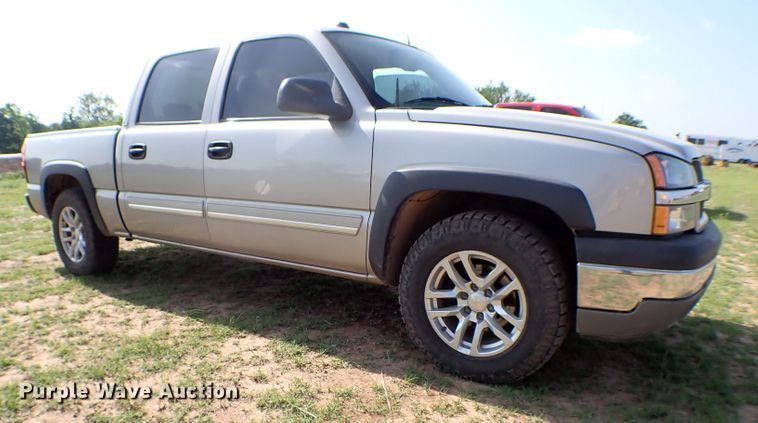 image for item LK9119 2005 Chevrolet Silverado 1500  Crew Cab pickup truck