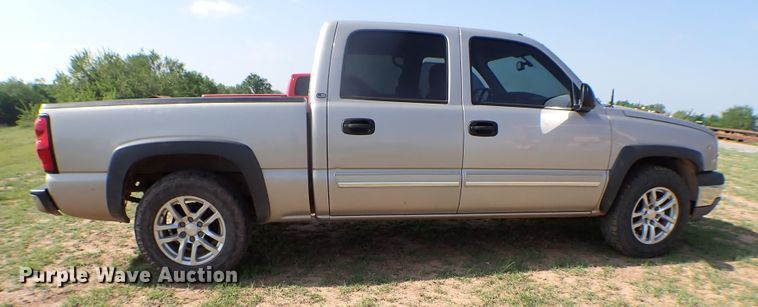 image for item LK9119 2005 Chevrolet Silverado 1500  Crew Cab pickup truck