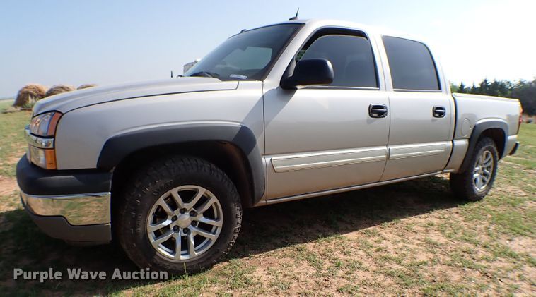 image for item LK9119 2005 Chevrolet Silverado 1500  Crew Cab pickup truck