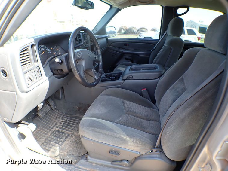 image for item LK9119 2005 Chevrolet Silverado 1500  Crew Cab pickup truck
