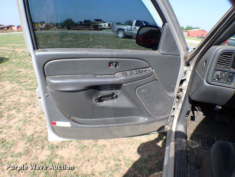 image for item LK9119 2005 Chevrolet Silverado 1500  Crew Cab pickup truck