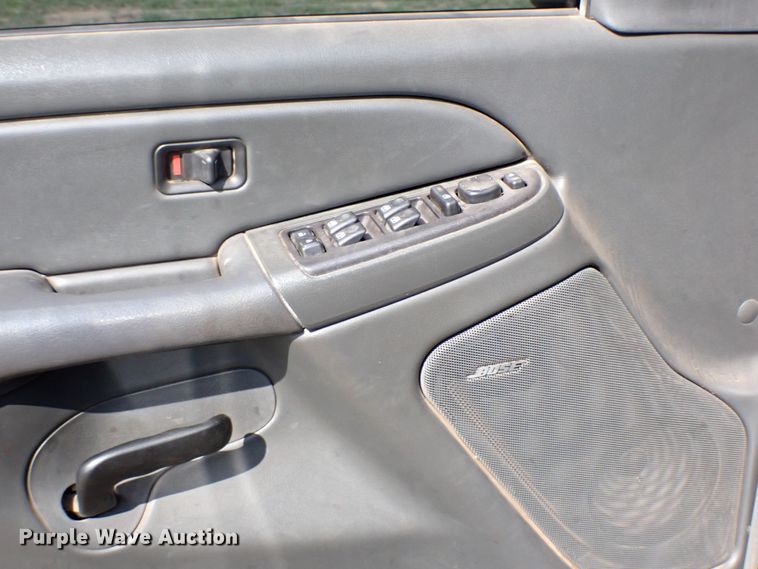 image for item LK9119 2005 Chevrolet Silverado 1500  Crew Cab pickup truck