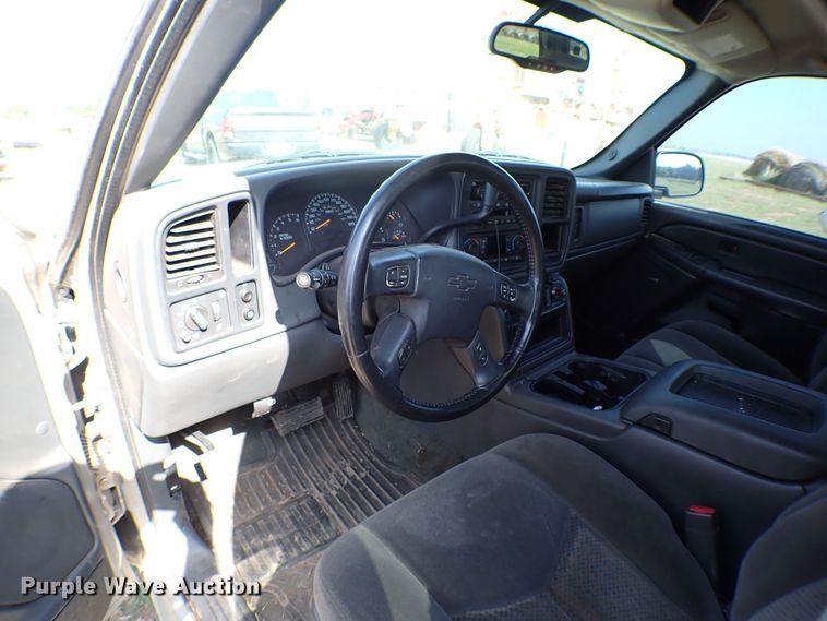 image for item LK9119 2005 Chevrolet Silverado 1500  Crew Cab pickup truck