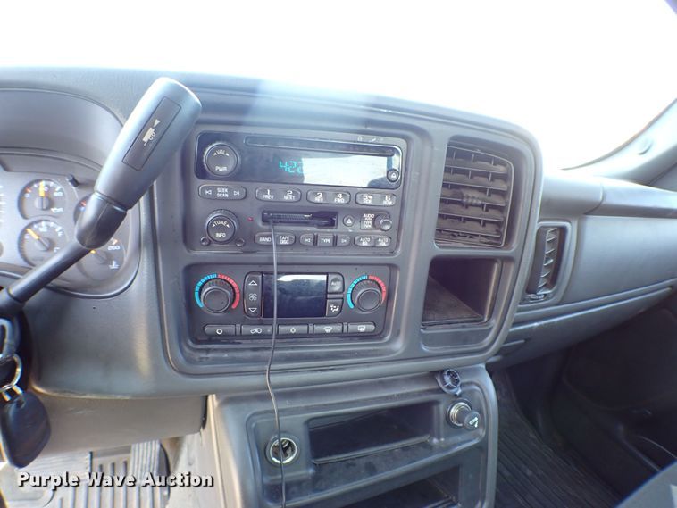 image for item LK9119 2005 Chevrolet Silverado 1500  Crew Cab pickup truck