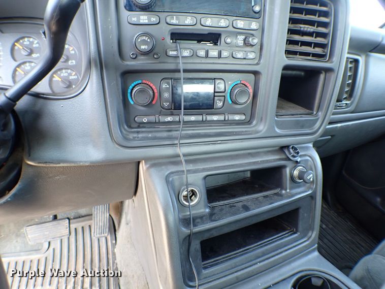 image for item LK9119 2005 Chevrolet Silverado 1500  Crew Cab pickup truck