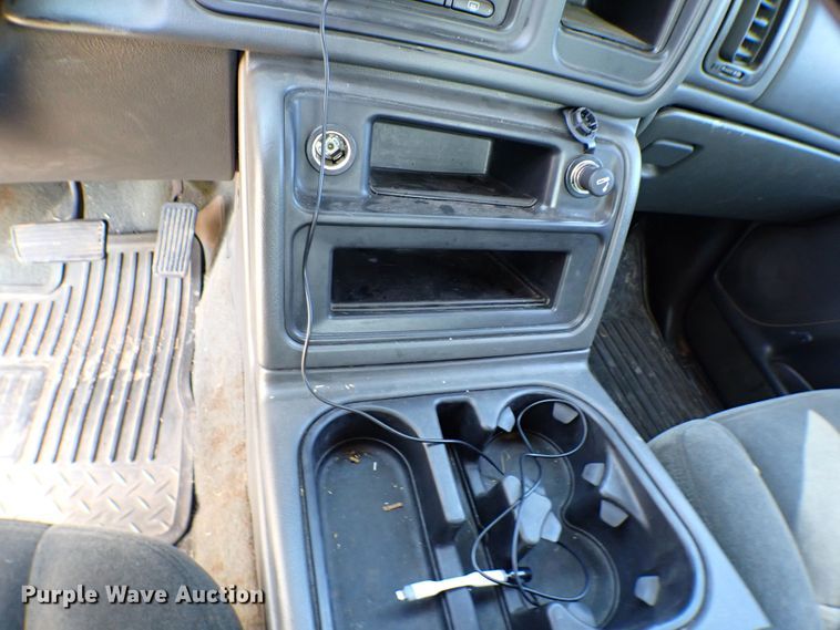 image for item LK9119 2005 Chevrolet Silverado 1500  Crew Cab pickup truck