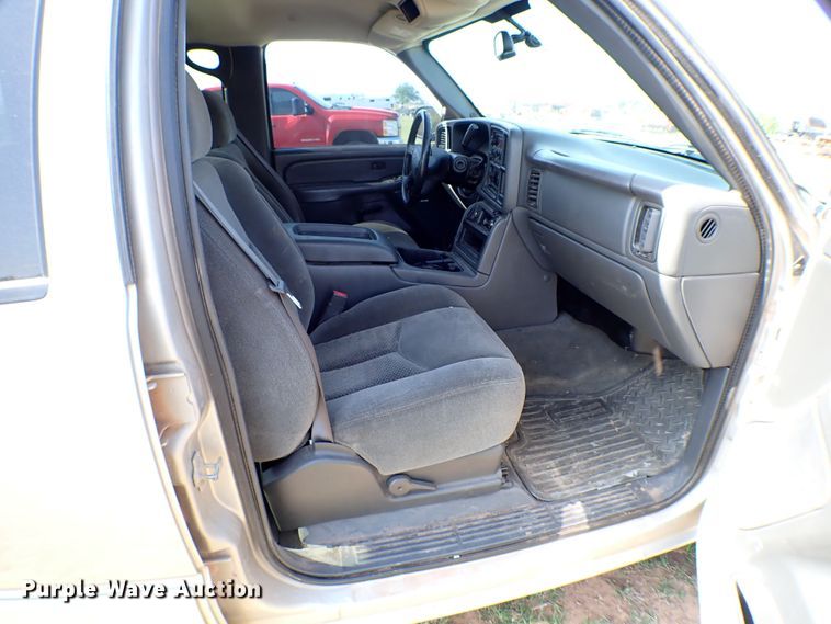 image for item LK9119 2005 Chevrolet Silverado 1500  Crew Cab pickup truck