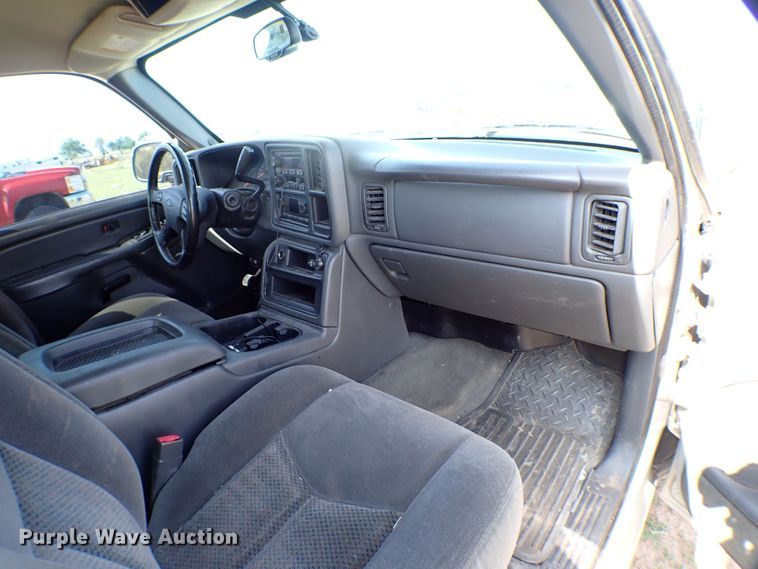 image for item LK9119 2005 Chevrolet Silverado 1500  Crew Cab pickup truck
