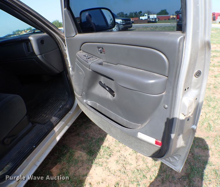 image for item LK9119 2005 Chevrolet Silverado 1500  Crew Cab pickup truck