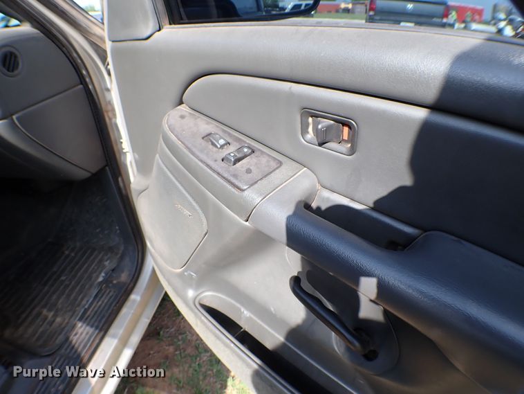 image for item LK9119 2005 Chevrolet Silverado 1500  Crew Cab pickup truck