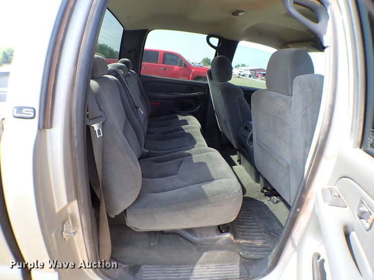 image for item LK9119 2005 Chevrolet Silverado 1500  Crew Cab pickup truck