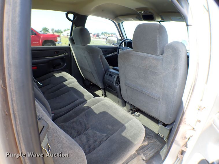 image for item LK9119 2005 Chevrolet Silverado 1500  Crew Cab pickup truck